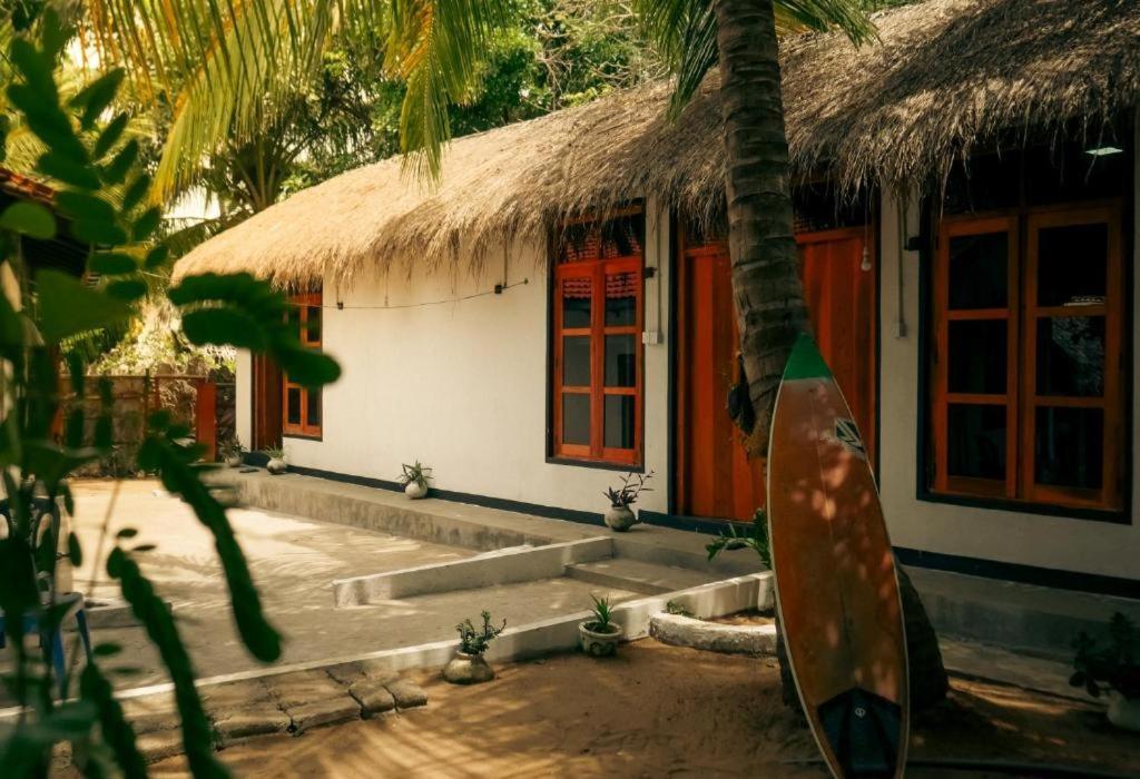 Surfing Lion Hostel Arugam Bay Exterior photo