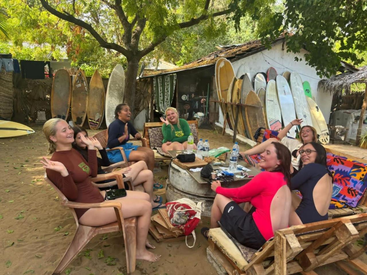 Surfing Lion Hostel Arugam Bay Exterior photo