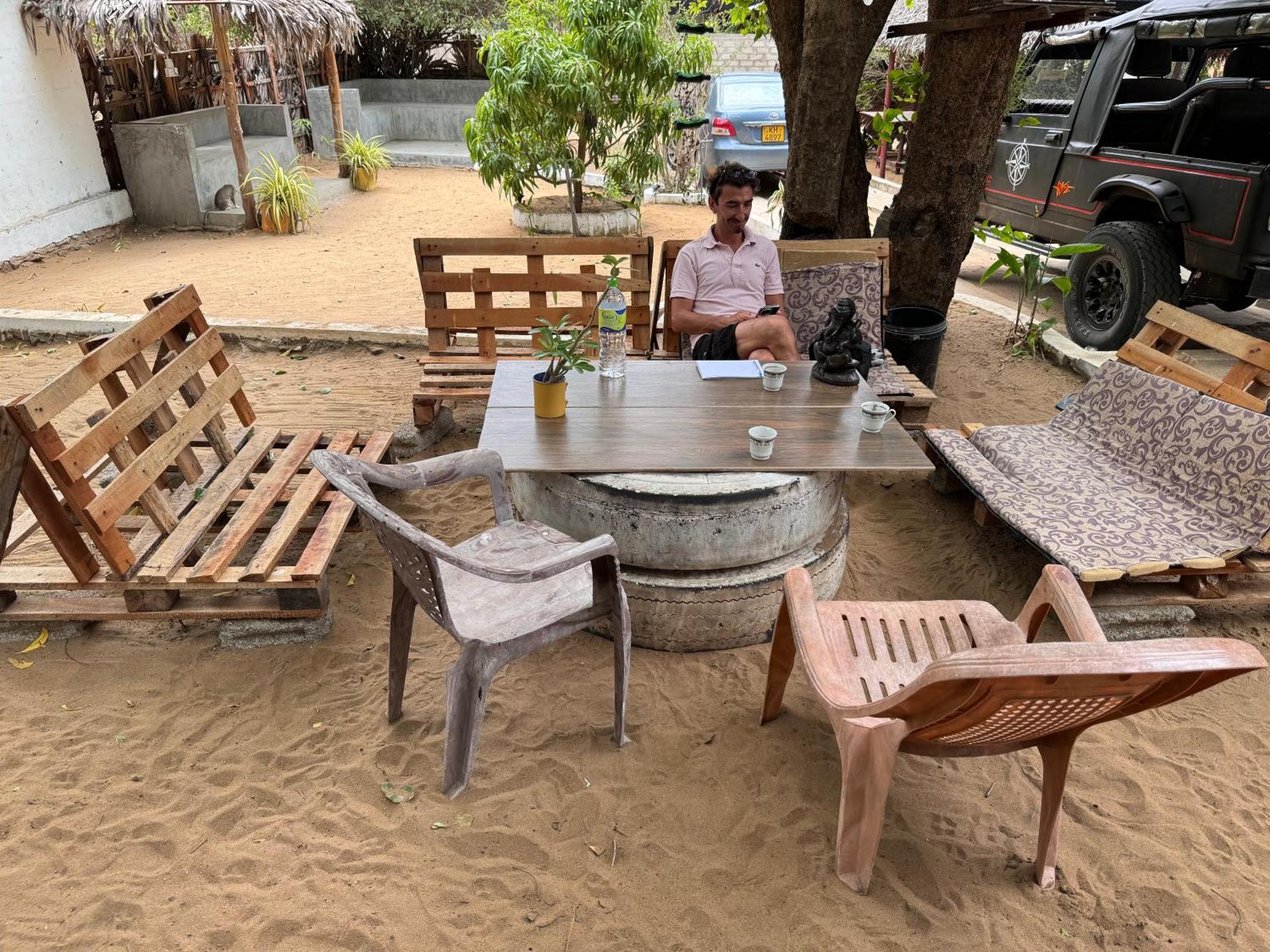 Surfing Lion Hostel Arugam Bay Exterior photo