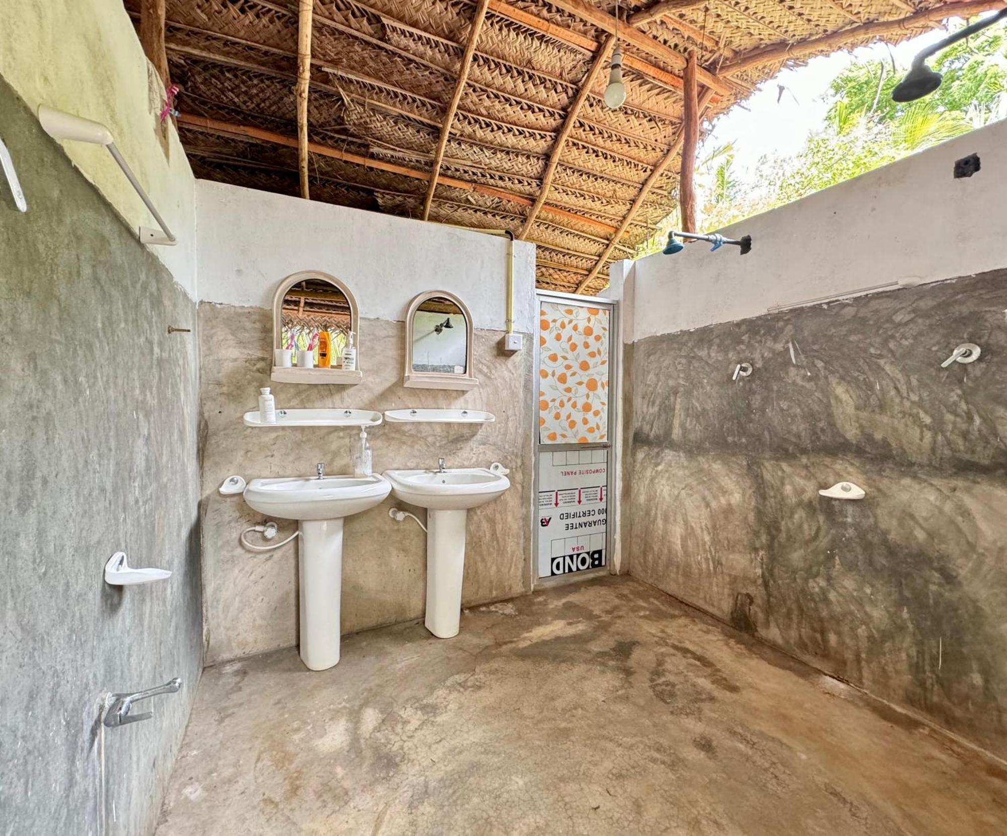 Surfing Lion Hostel Arugam Bay Exterior photo