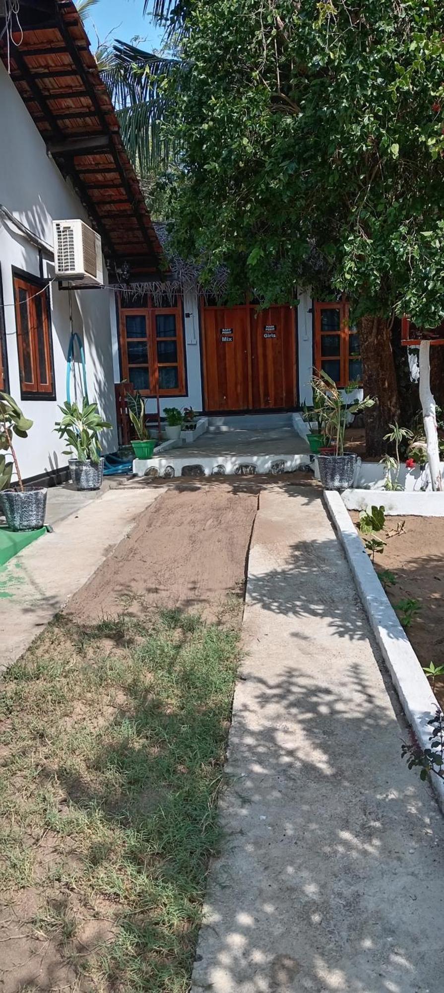 Surfing Lion Hostel Arugam Bay Exterior photo